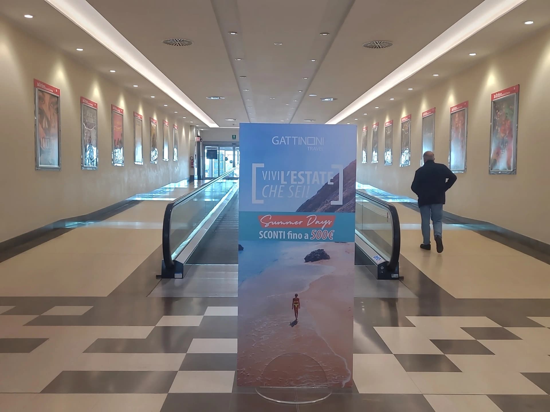 Totem espositivo temporaneo per campagne promozionali in spazio commerciale ad alto traffico: Totem Espositivo Temporaneo, Cremona 2026 | Mediavisual